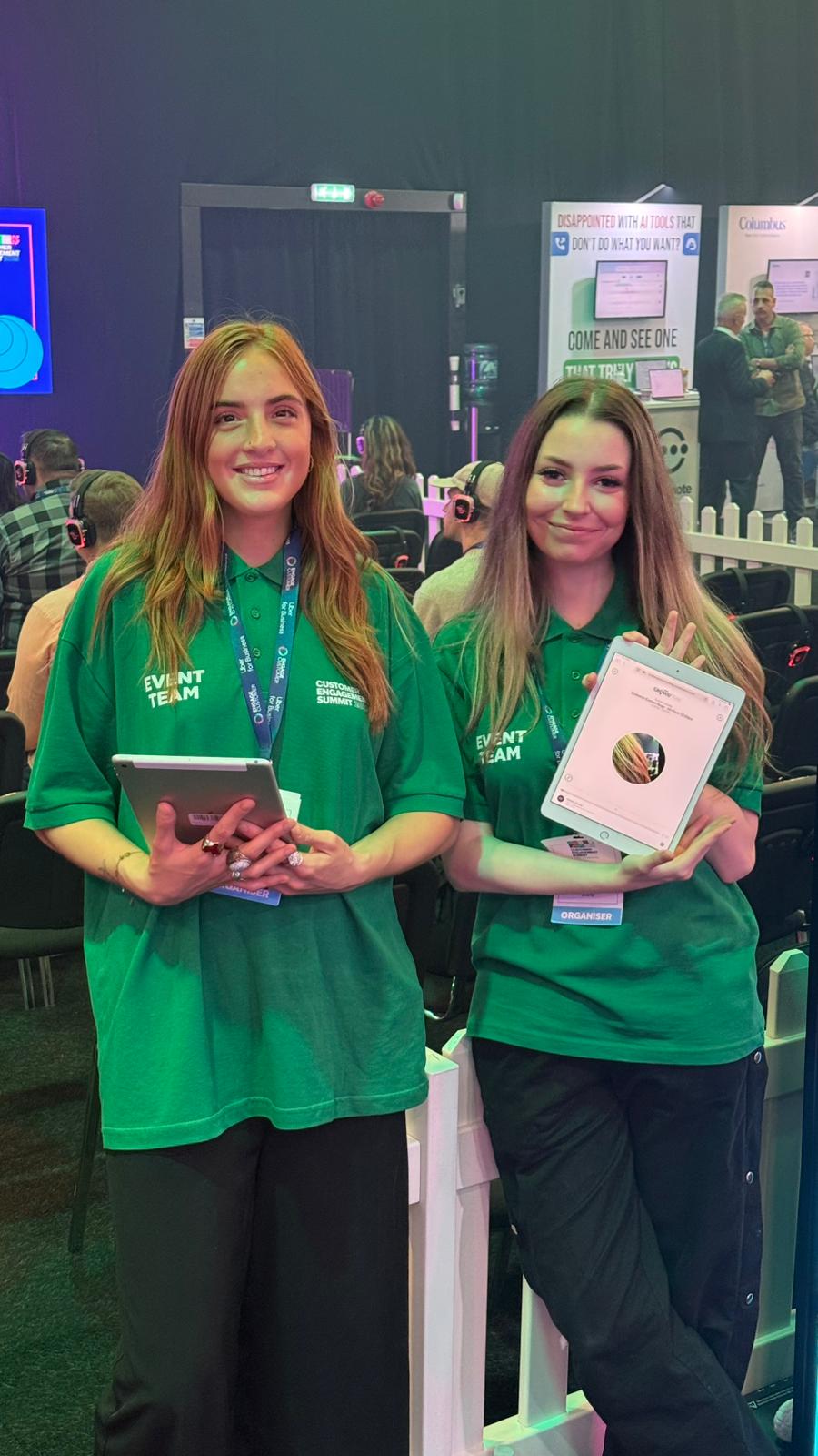 Executional staff guiding delegates through a congress exhibition hall