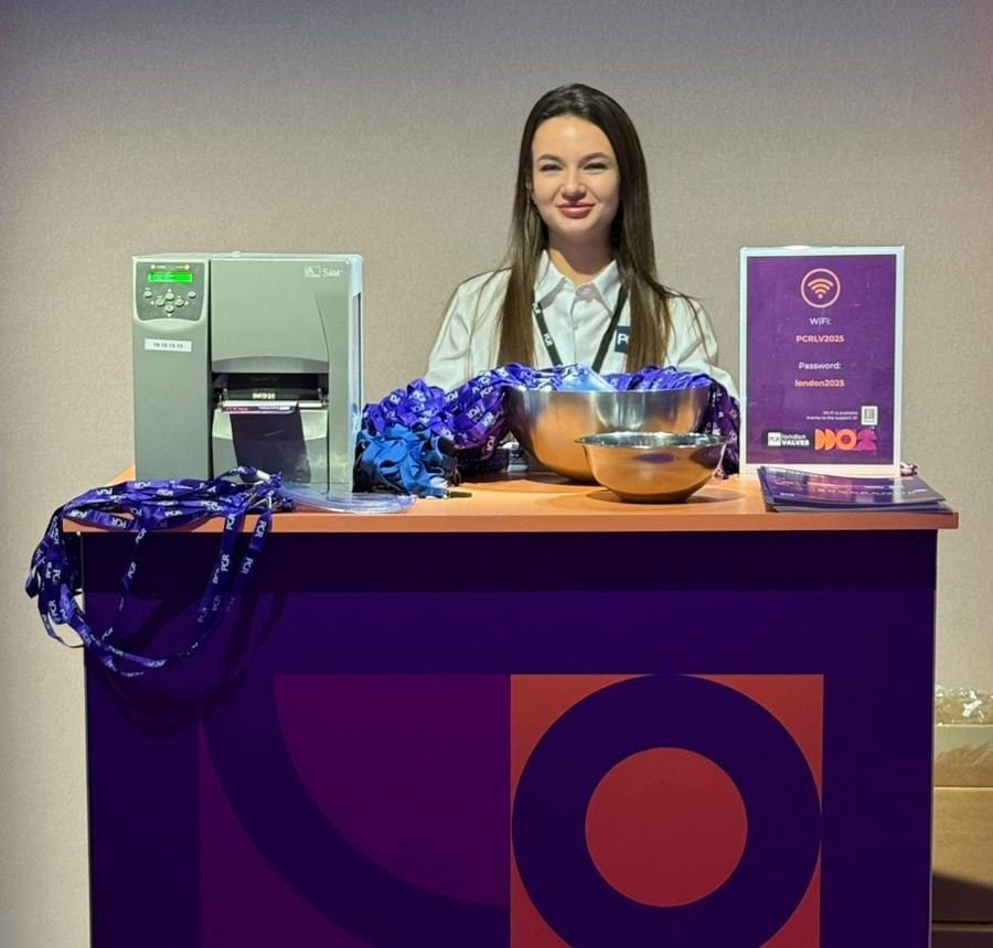 EXECUTIONAL welcome desk host with passes and lanyards at a London congress