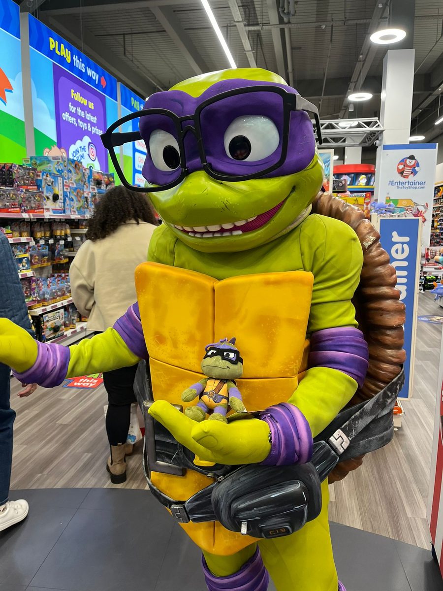 EXECUTIONAL costume character performer as a Teenage Mutant Ninja Turtle